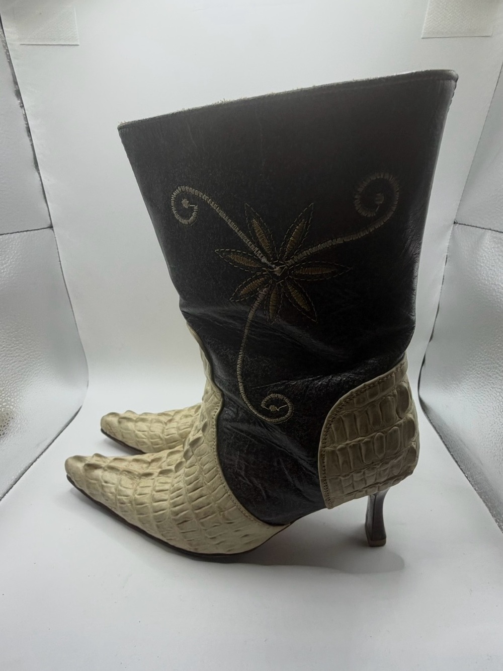 Vintage El Canelo Alligator Skin Cream Western-Inspired Boots with Embroidery